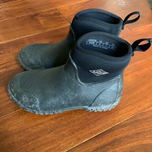 Muck Books Black Ankle Height Boys Size 2